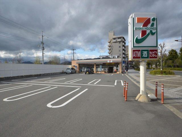 コンビニ　セブンイレブン（コンビニ）まで415m
