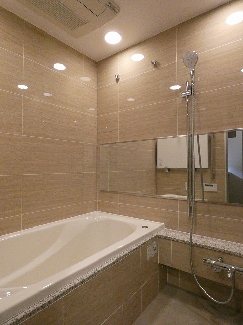 バス・シャワールーム　バスルーム