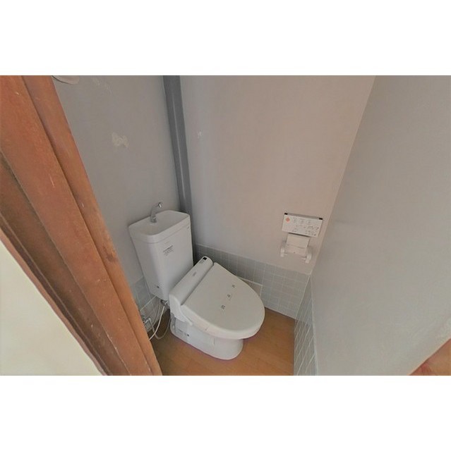 トイレ　温水洗浄暖房便座