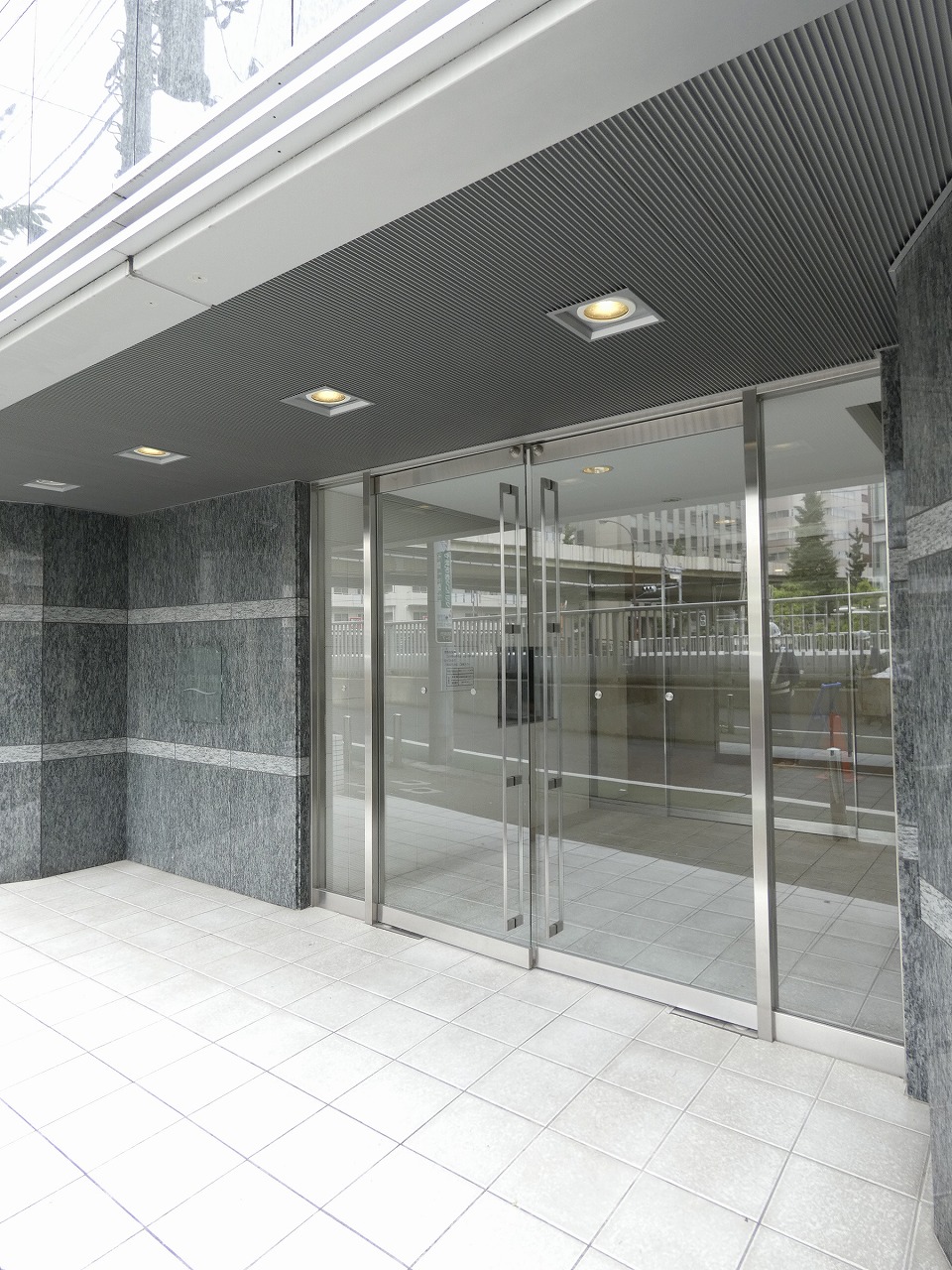 エントランス　エントランス