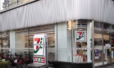 コンビニ　セブンイレブン 品川西五反田3丁目店（コンビニ）まで146m
