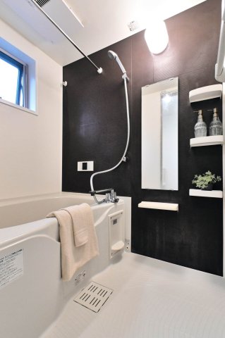 バス・シャワールーム　追い焚き・浴室乾燥機付きのお風呂です♪