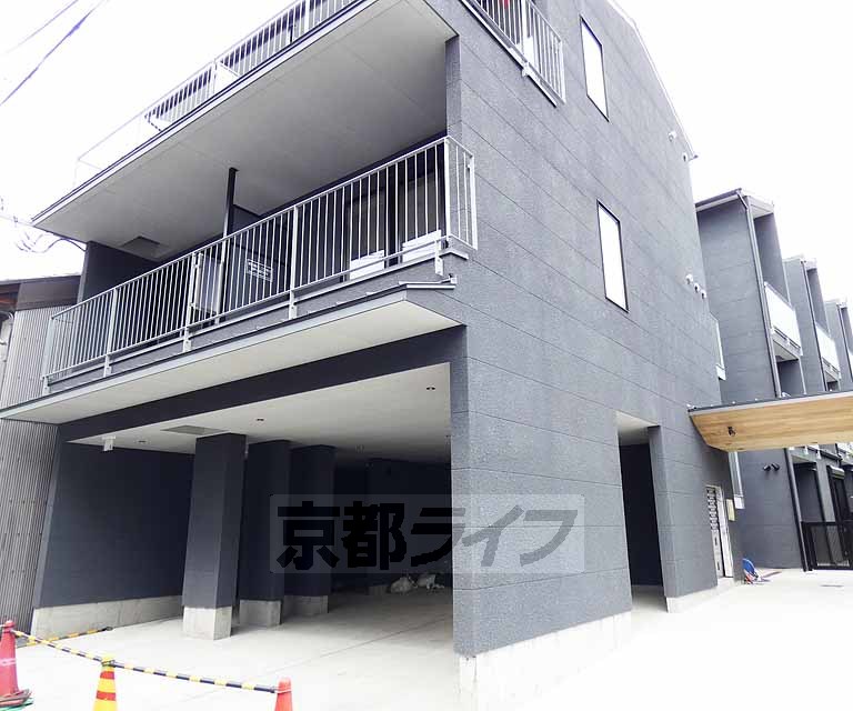 建物外観　・建設中