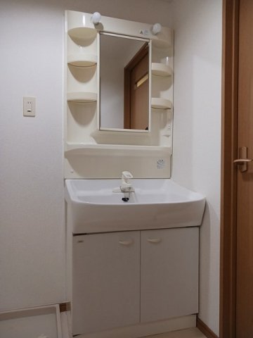 洗面設備　スペースが確保できる洗面所です