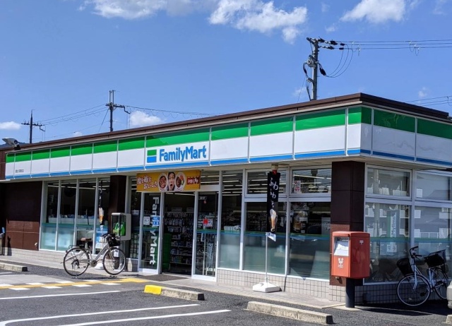 コンビニ　ファミリーマート　貴生川駅前店（コンビニ）まで300m