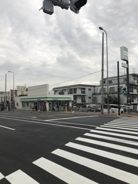コンビニ　ファミリーマート三ツ池公園口店（コンビニ）まで699m