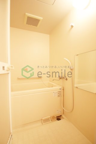 バス・シャワールーム　落ち着いた空間のお風呂です