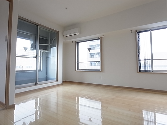 居室・リビング　採光良好、明るいお部屋です。