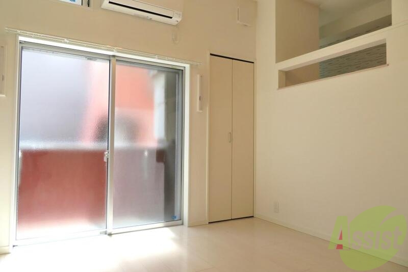 収納　リビングの角にはクローゼットの収納もありますね