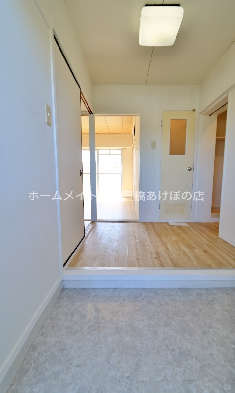 玄関　同型別部屋写真