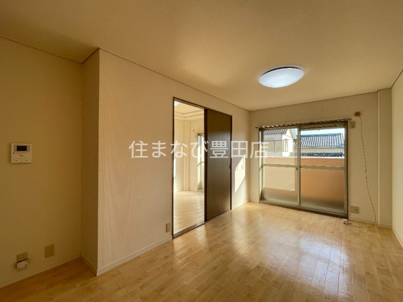 居室・リビング　同型別部屋写真