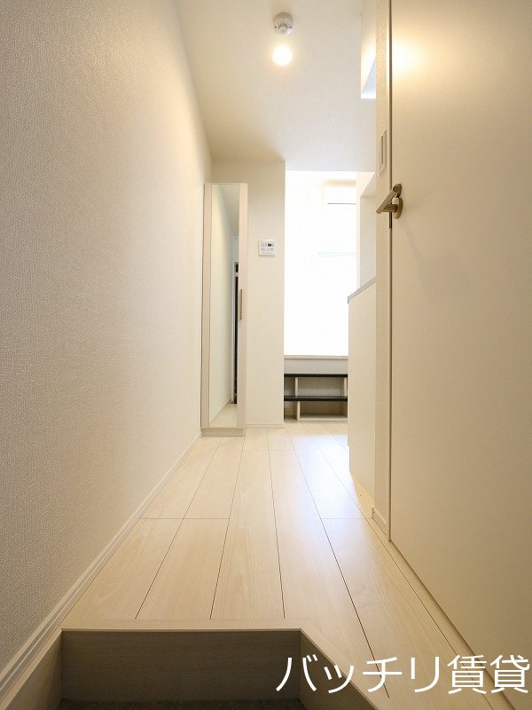 玄関　画像は、同型タイプの為、現状を優先いたします。