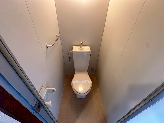 トイレ　別号室の写真です