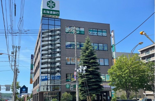 銀行　北海道銀行宮の沢支店（銀行）まで393m