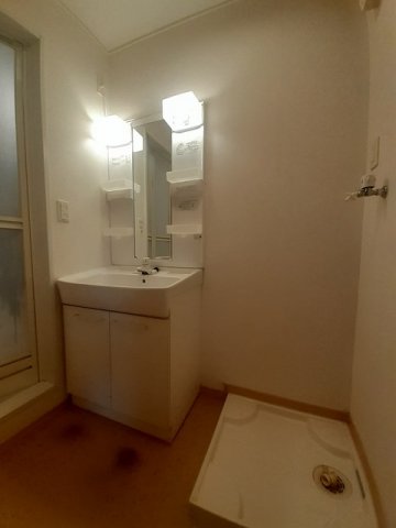 洗面設備　使いやすい洗面所です