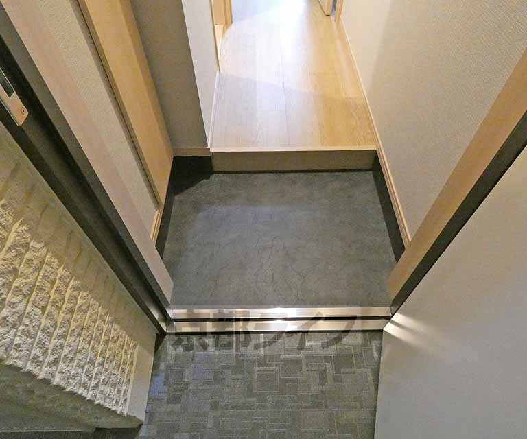 玄関　明るく広い玄関です。