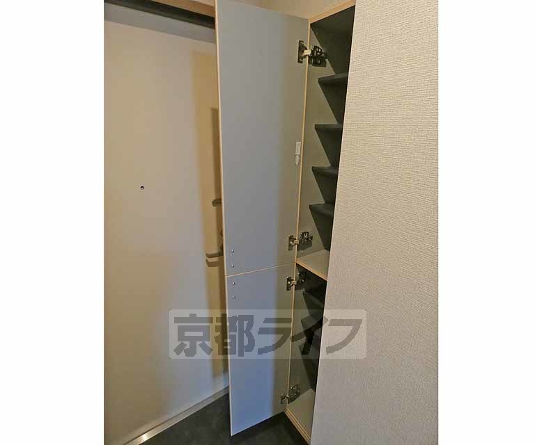 その他部屋・スペース　廊下にはシューズボックスあります。