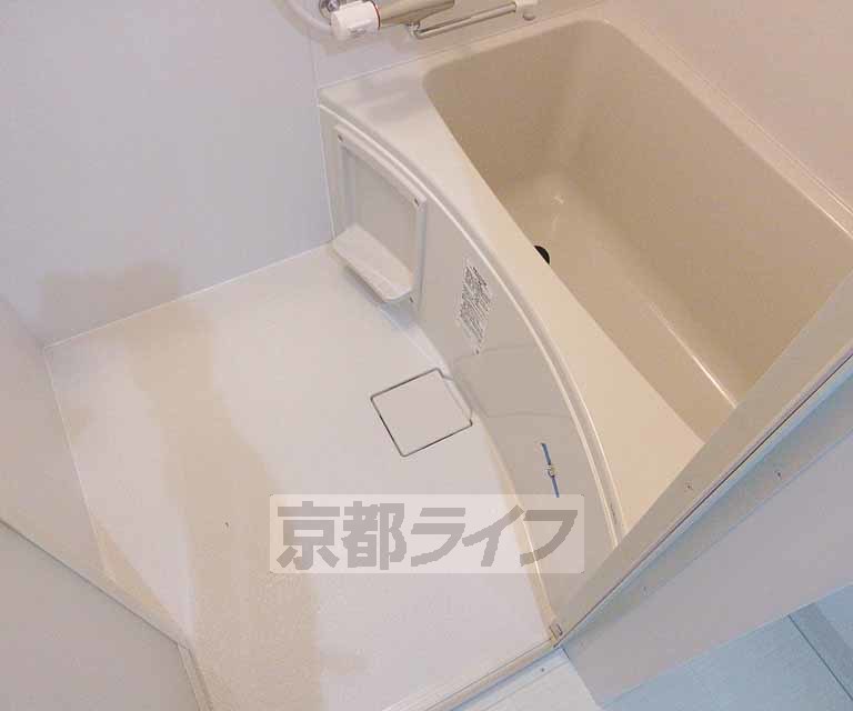 バス・シャワールーム　ぴかぴかのお風呂です