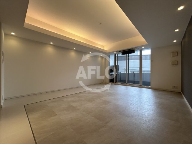 居室・リビング　ザ・タワー大阪レジデンス　開放的な室内