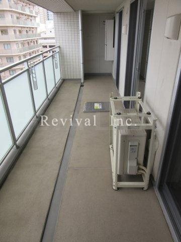 バルコニー　広々とお使い頂けるバルコニーでございます