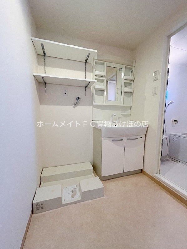 洗面設備　同型別部屋写真（反転）