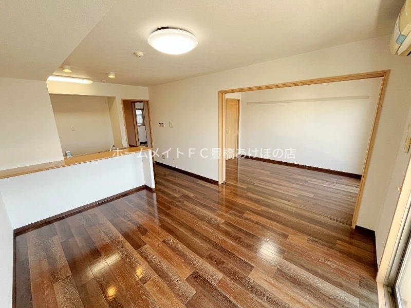 居室・リビング　同型別部屋写真（反転）