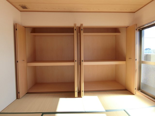 収納　南側和室収納