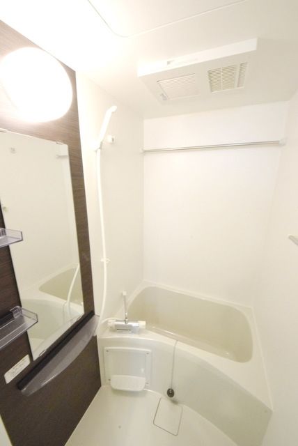 バス・シャワールーム　綺麗なバスルーム