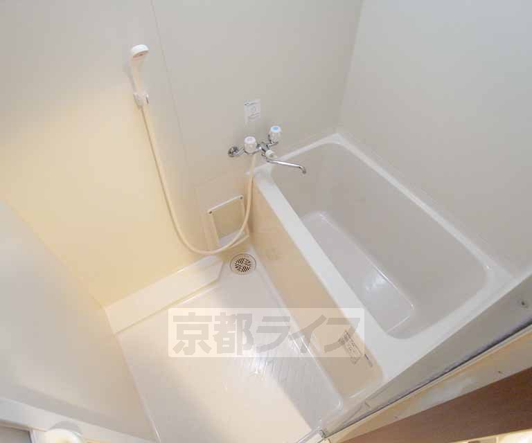 バス・シャワールーム　セパレートのお風呂でくつろぎましょう。