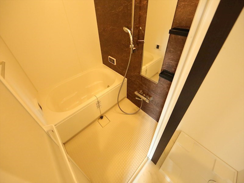 バス・シャワールーム　浴室暖房乾燥機付　追い焚き・オートバス機能付お風呂