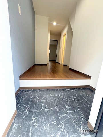 玄関　玄関からの様子