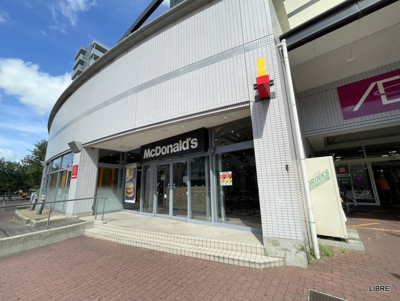 飲食店　マクドナルド 高見プラザ店（飲食店）まで385m