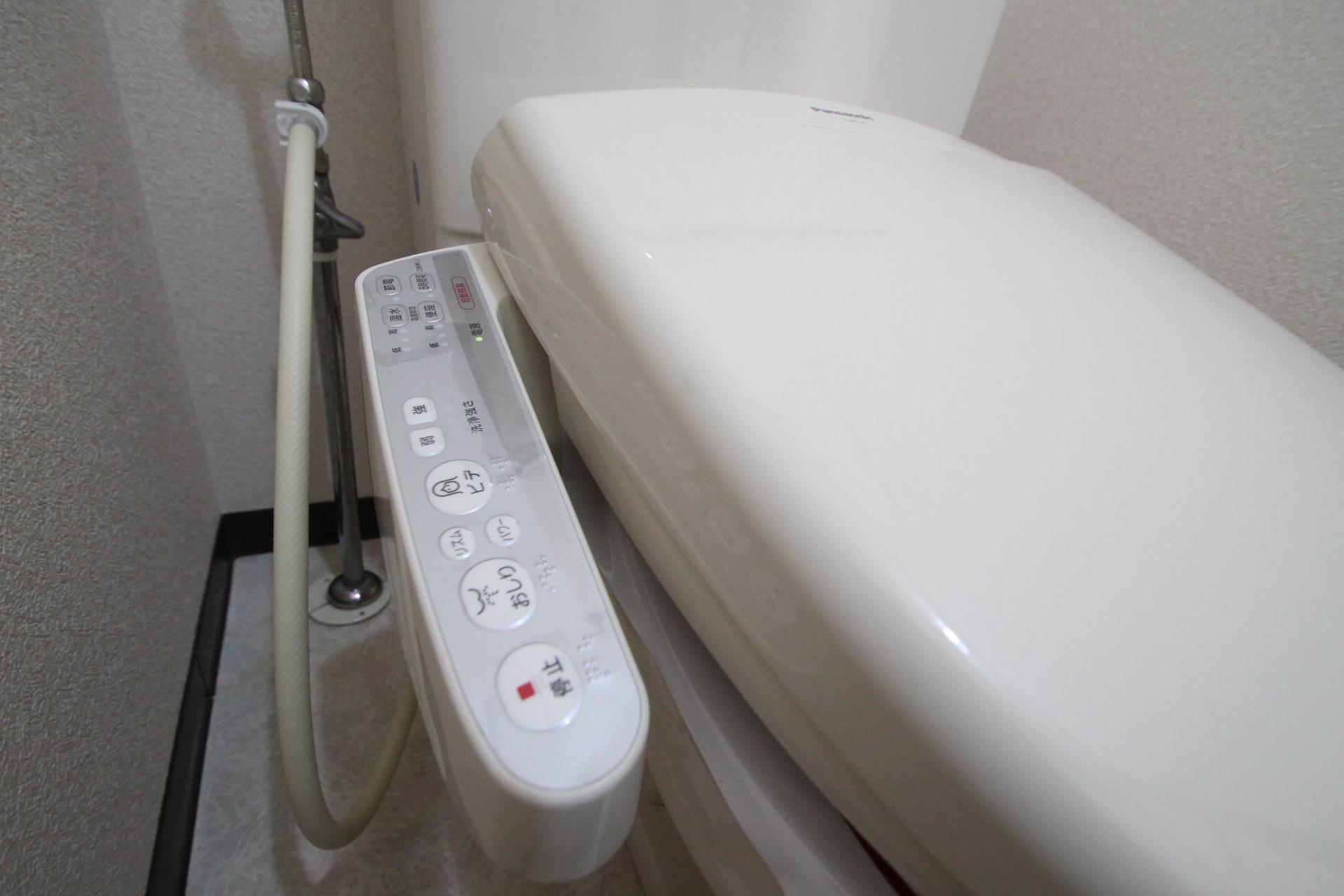 その他設備　温水洗浄便座つき。