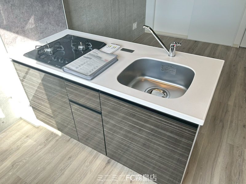 キッチン　同建築会社施工事例※色、形状が異なる場合がございます。