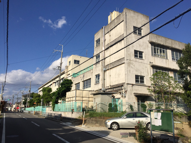 中学校　堺市立陵南中学校（中学校）まで975m