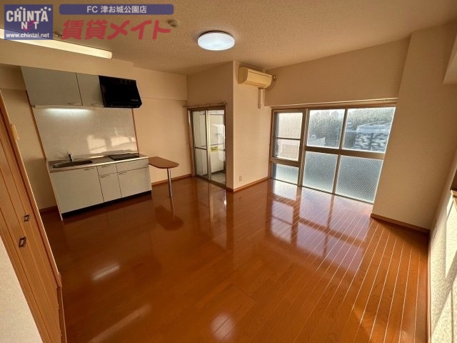 居室・リビング　同型のお写真です