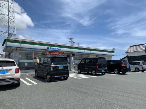 コンビニ　ファミリーマート 豊橋西幸町店（コンビニ）まで879m