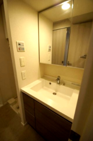 洗面設備　脱衣スペースもあります