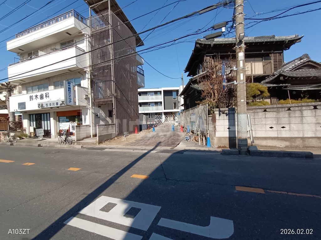 建物外観　駐車場