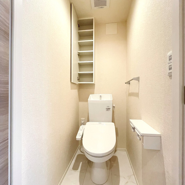 トイレ　落ち着いた色調のトイレです♪
