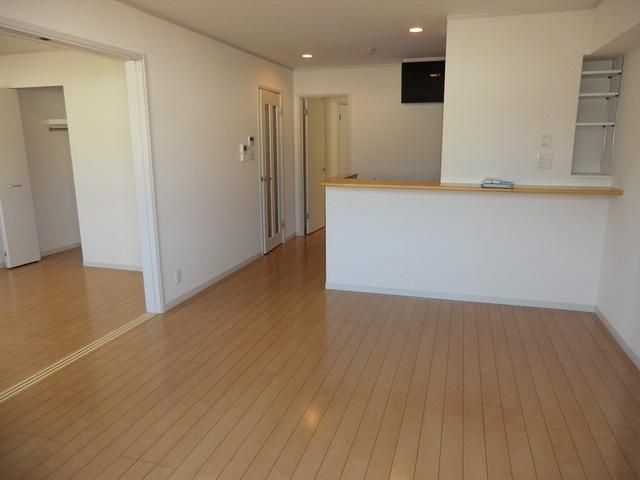 居室・リビング　日当り良好南東向きリビング