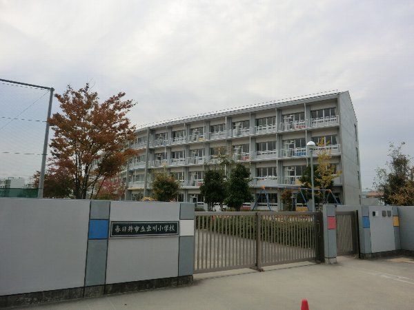小学校　出川小学校（小学校）まで910m