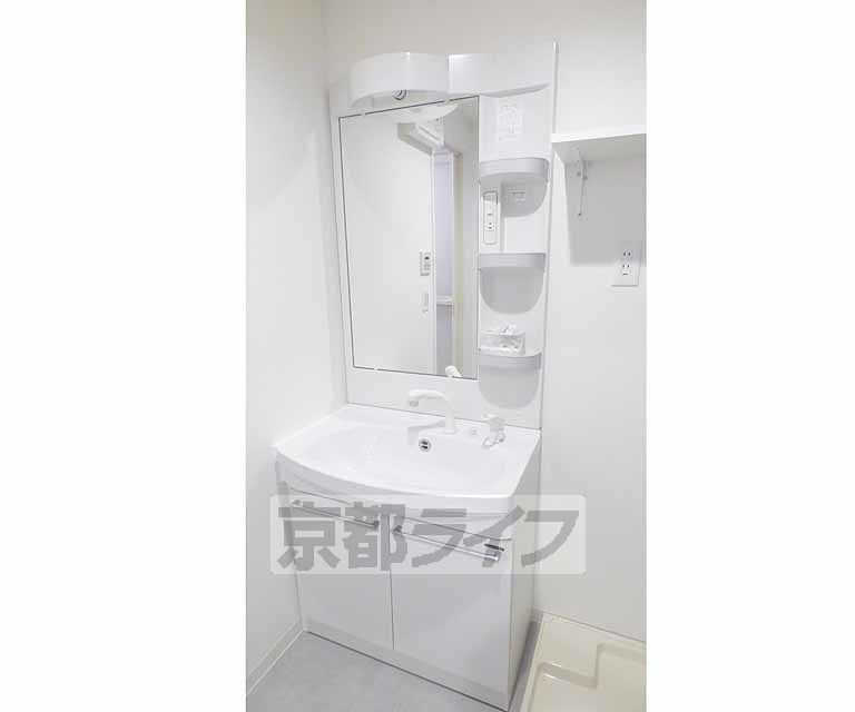 洗面設備　綺麗な洗面所です