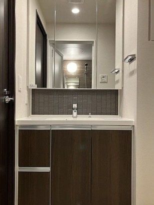 洗面設備　スペースが確保できる洗面所です