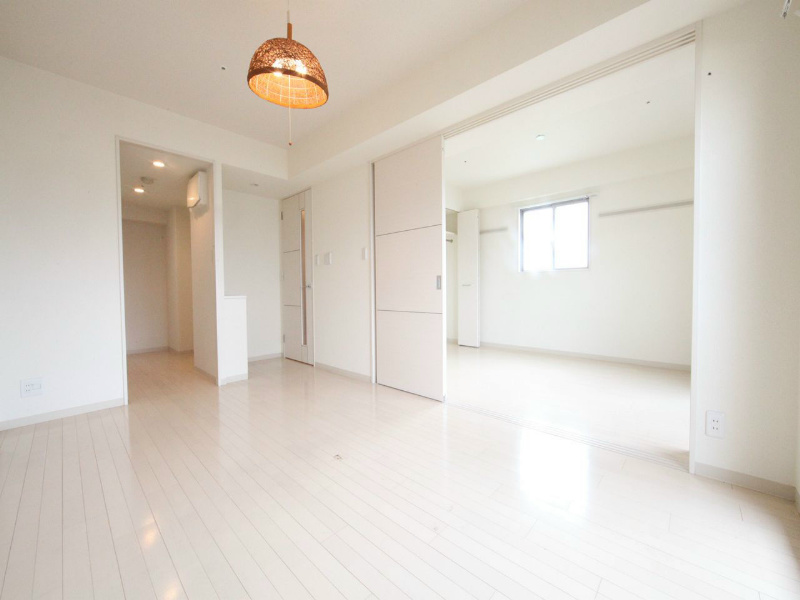 居室・リビング　LDK11.3帖　洋室6.3帖とつなげても仕切っても使えます