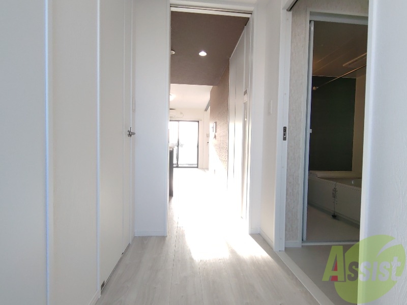 玄関　玄関からの様子です。綺麗なフローリングが広がっています。