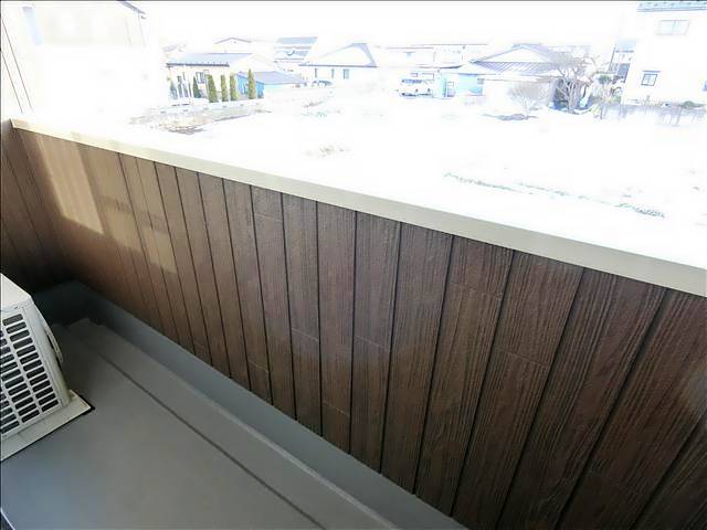 バルコニー　２階のお部屋で洗濯物もたくさん干せます。