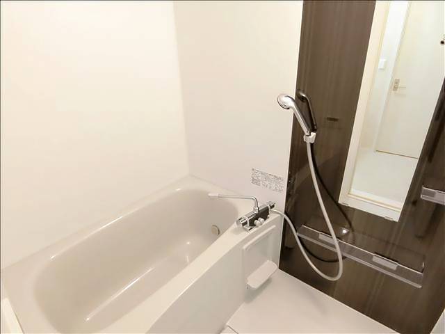 バス・シャワールーム　追焚き、浴室乾燥付きのお風呂。