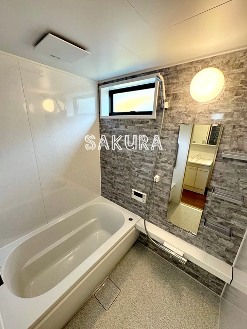 バス・シャワールーム　ご家族や長時間入浴に便利な追い炊き機能付きです♪