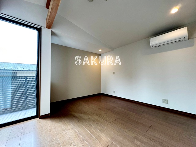 居室・リビング　こちらのリビングで趣味の時間をお楽しみください♪